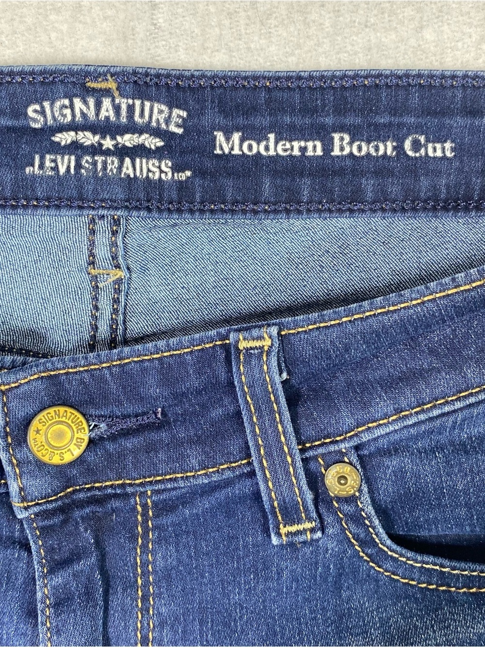 Levi's Signature Modern Bootcut Jeans Women's 16S Blue Mid Rise Stretch Denim - Picture 4 of 13